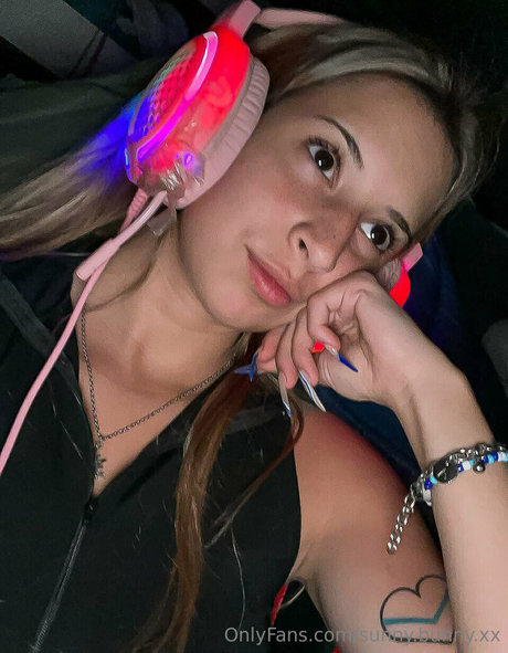 sunny bunny xx OnlyFans-Leaks