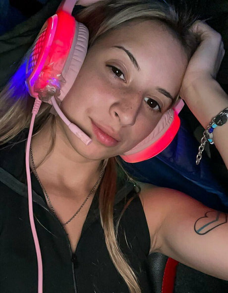 sunny bunny xx OnlyFans-Leak