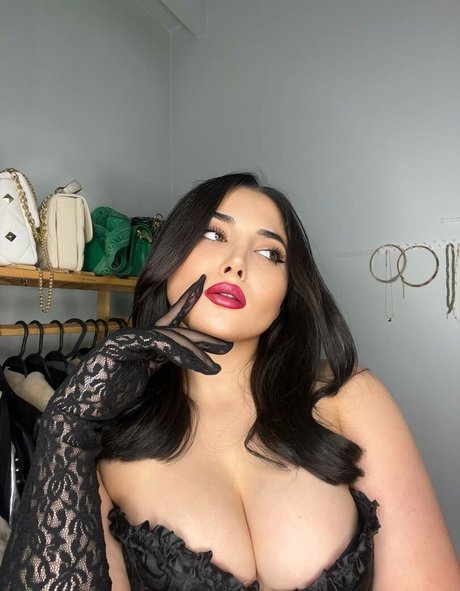 Sarem Uysal OnlyFans Striptease