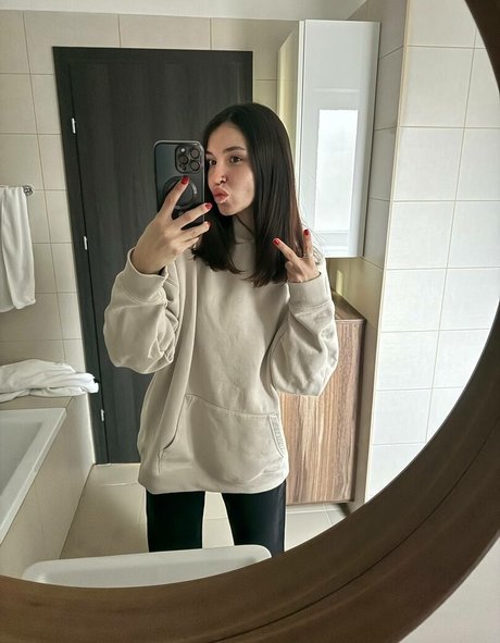 KiraFemmeFatal OnlyFans Fotos