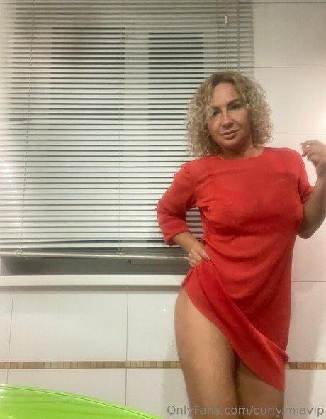 curly miavip Neuer OnlyFans Leak