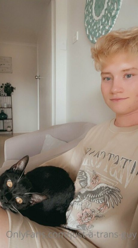 just a trans guy OnlyFans Nacktfotos