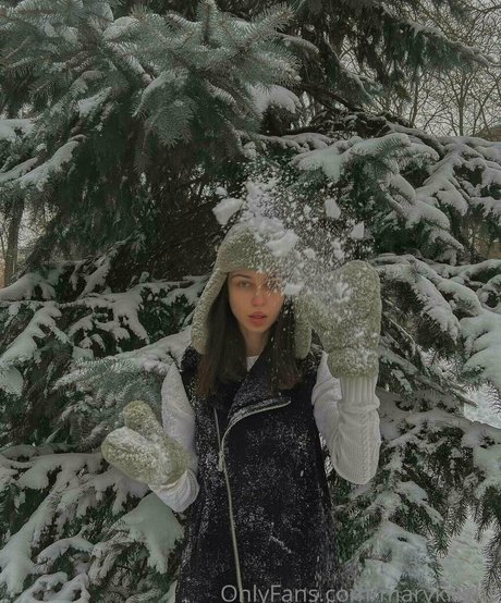 maryloveeeefree OnlyFans Model Bilder