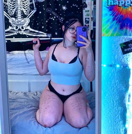 its just a cigarette OnlyFans explizite Inhalte