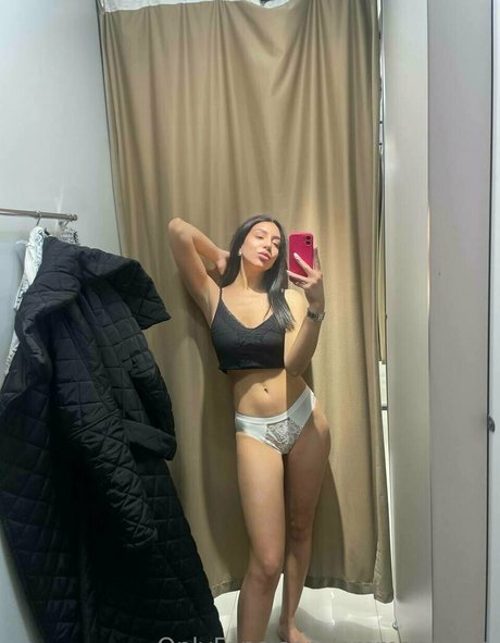 emmacosmo OnlyFans Model Fotos