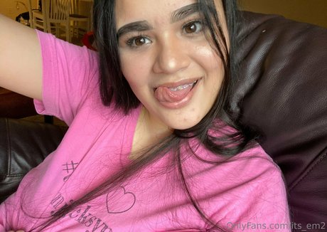 its em2 Leaks von Nacktbildern auf OnlyFans