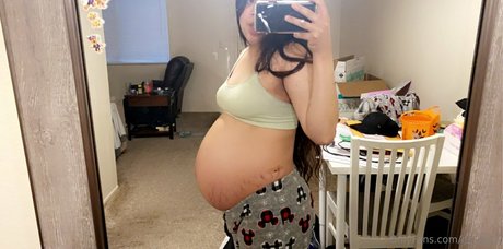 its em2 Nacktbilder von OnlyFans geleakt