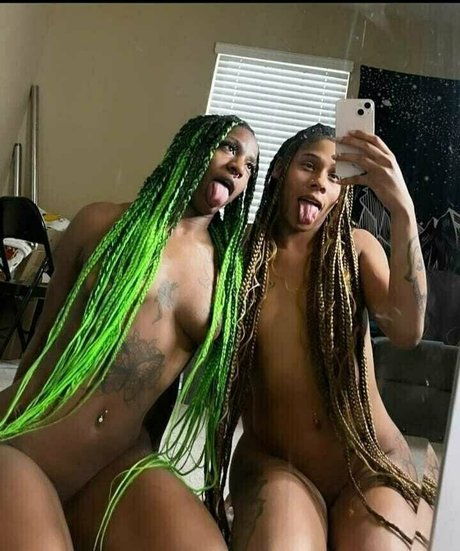 lesbehonest123 Leak von OnlyFans Pornografie