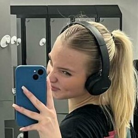 xsophwest OnlyFans Striptease