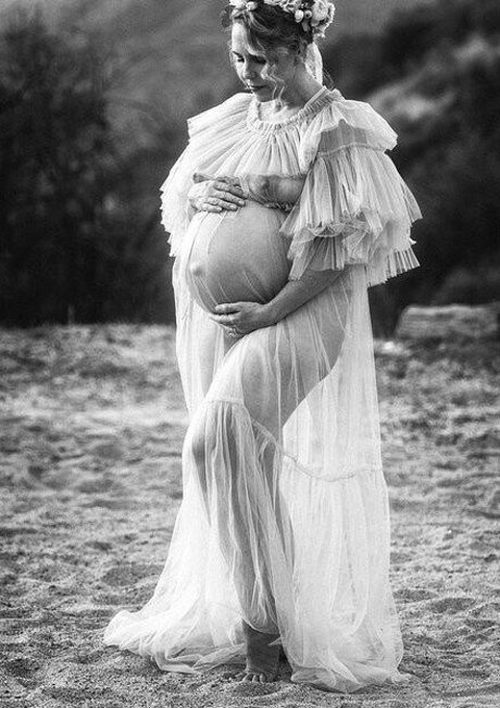 Pregnant Women Neuer OnlyFans Leak