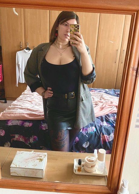 Eva Elizabeth OnlyFans Striptease