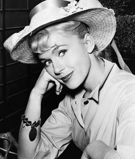 Connie Stevens OnlyFans Lesbisch