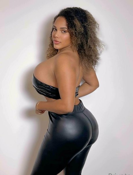 kixxy vip OnlyFans Mega