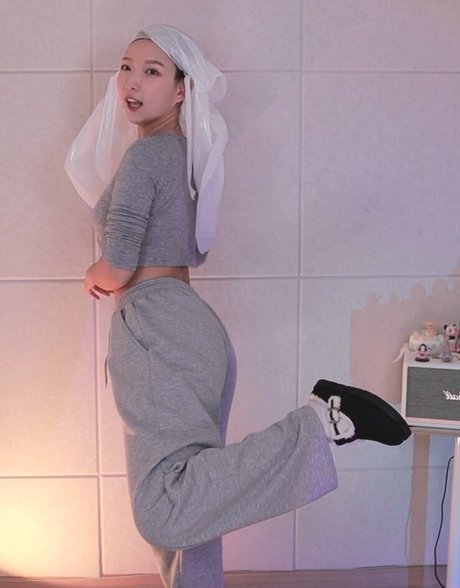 leelate Nacktbilder OnlyFans geleakt