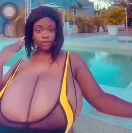 Chanel La Croix Nacktbilder von OnlyFans