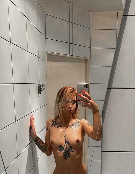 Kristina Volkova OnlyFans nackte Brüste