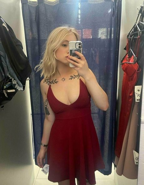 ayris simp OnlyFans-Model