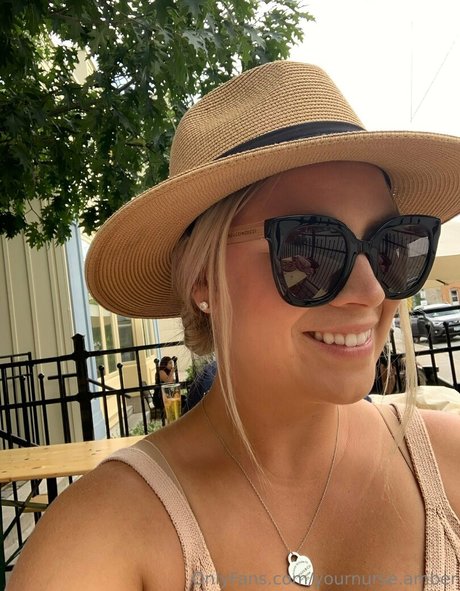 yournurse amber Nacktbilder OnlyFans geleakt