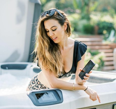 Christy Carlson Romano Nackt OnlyFans