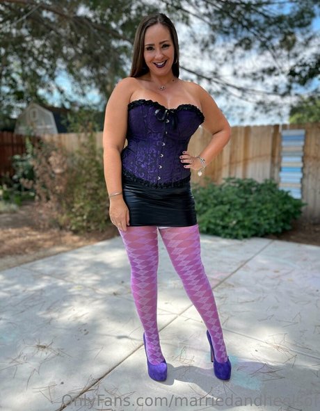 marriedandheelsof OnlyFans Model Bilder