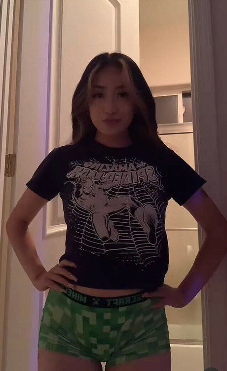 Harmonee Yang OnlyFans-Seite