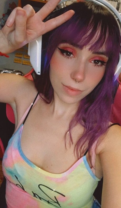 elyshuri OnlyFans Striptease