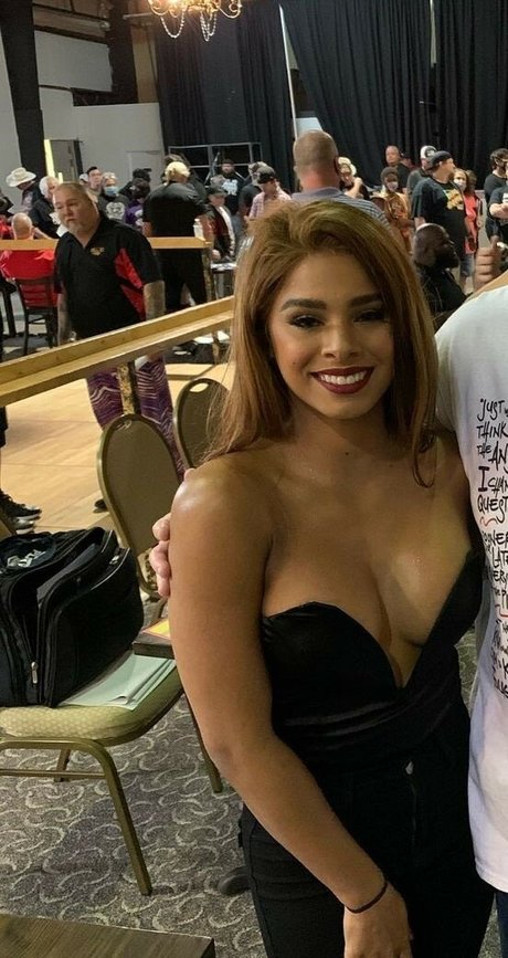 kurvige teen-onlyfans perfekte Bild