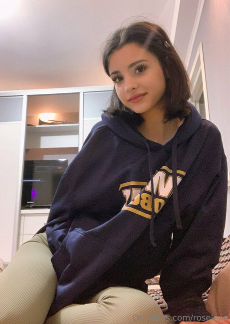 roselean OnlyFans Nacktbilder