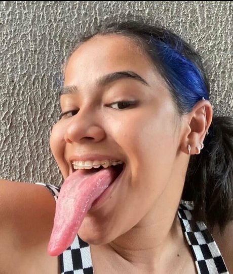 Long Tongue Fetish OnlyFans Model Fotos