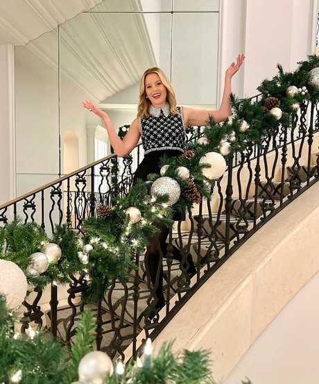 Elizabeth Banks OnlyFans X