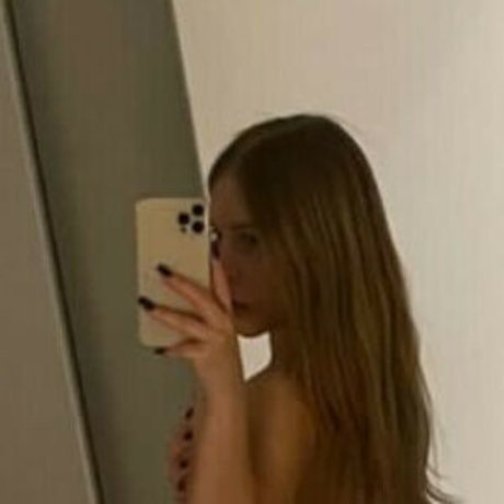 Sovietblyad OnlyFans nackte Brüste