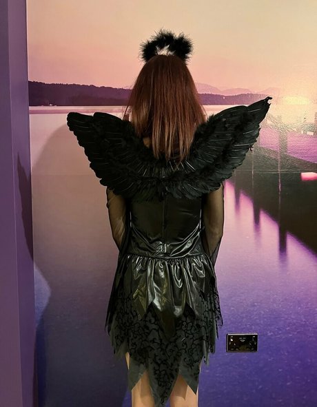 ravenloveslingerie OnlyFans Bilder