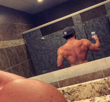 jamietylerflex Nacktbilder von OnlyFans