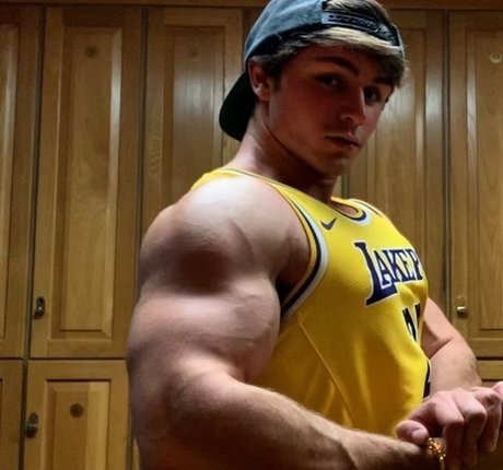 jamietylerflex OnlyFans Gratis-Inhalte