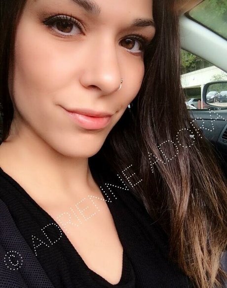 adrienneadora OnlyFans Arsch Leak