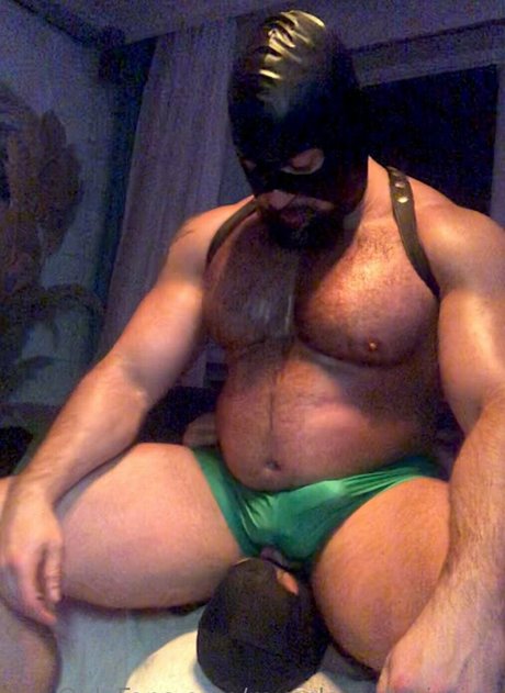 muscle submission OnlyFans-Pornoleak