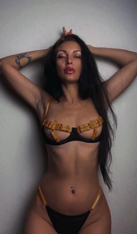 Tamila Flirt Couture OnlyFans-Archiv