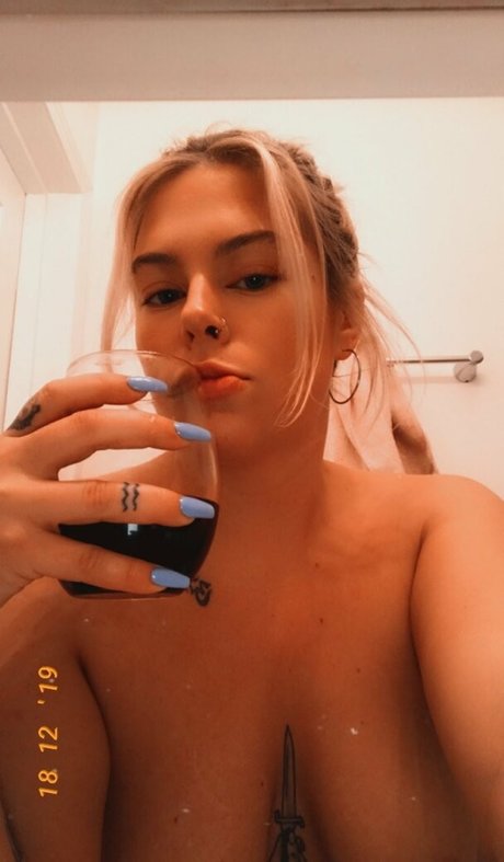 nakedgirloninternet OnlyFans öffentliche Fotos OnlyFans