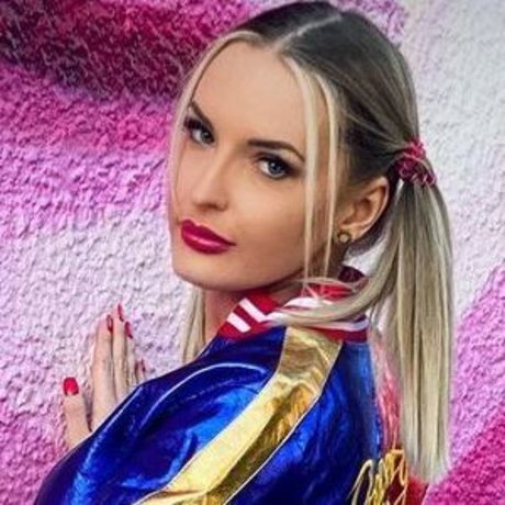 June summers Leaks von Nacktbildern auf OnlyFans