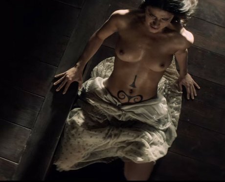 Anya Chalotra Brüste OnlyFans