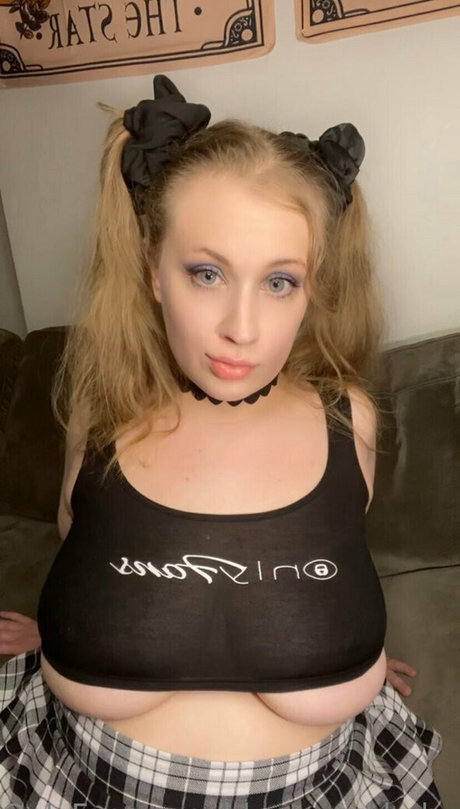blue eyed babyy OnlyFans Model Bilder