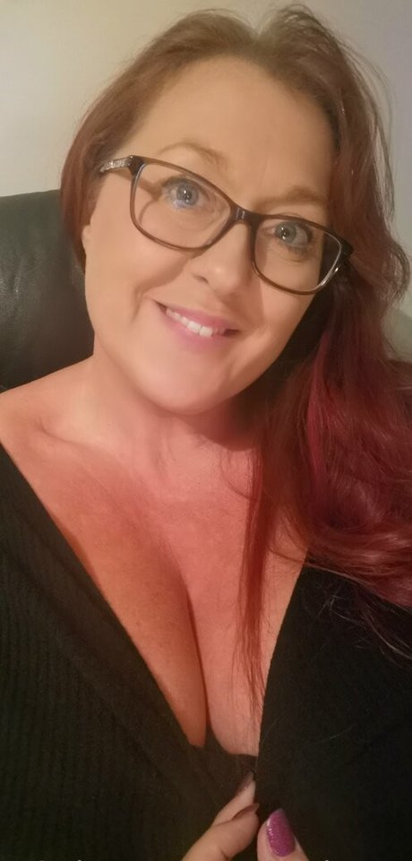 lolaluxx1 OnlyFans Pornografie