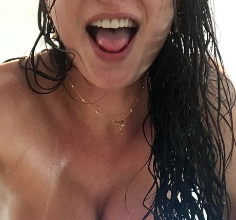 izabelytop OnlyFans Inhalte