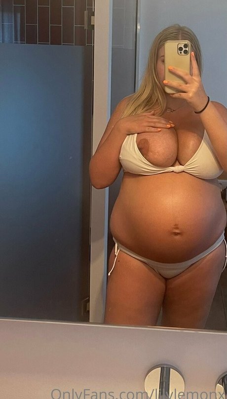 lilylemonx OnlyFans Sextape