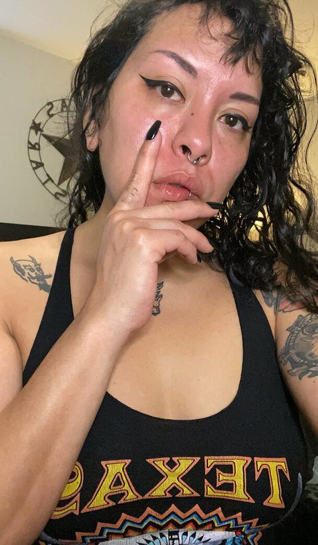 mirari mata OnlyFans Star