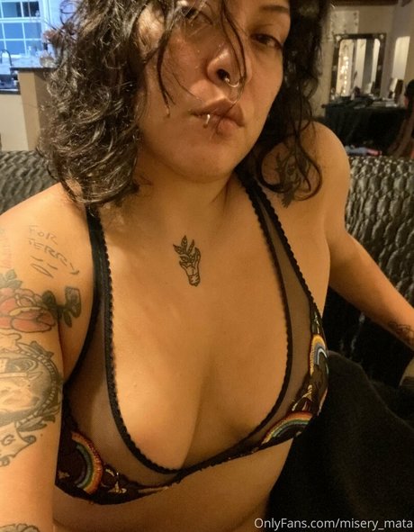 mirari mata OnlyFans-Creator