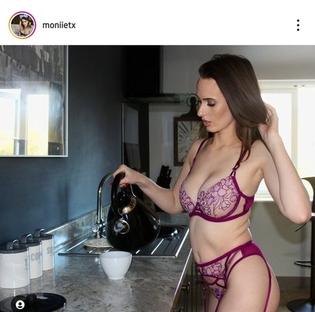 moniietx OnlyFans Lesbisch