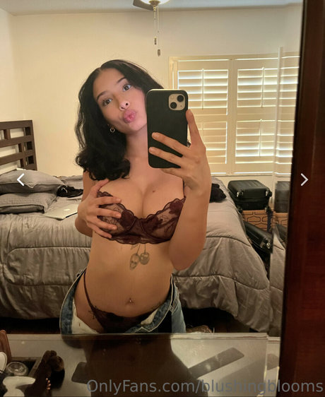 blushingblooms Leaked OnlyFans Fotos