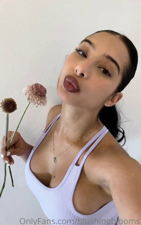 blushingblooms OnlyFans Nacktbilder