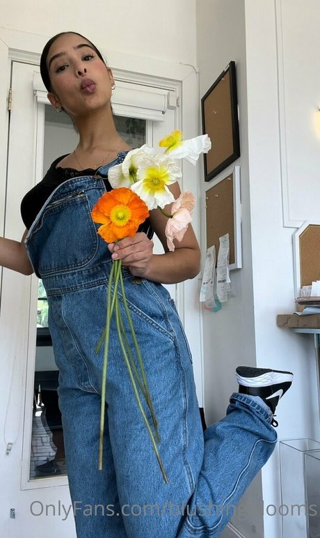 blushingblooms Leaked OnlyFans Sextape